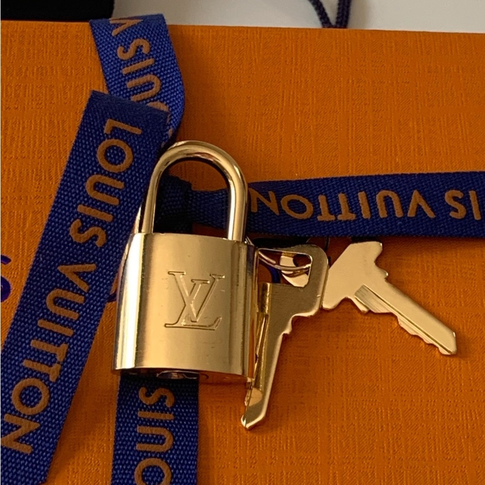 Louis Vuitton Gold Padlock with 2 Keys comes with box and ribbon